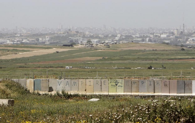 قوات الاحتلال تستهدف المزارعين شرق دير البلح